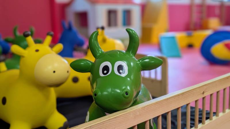 un environnement ludique et stimulant pour les bébés chez Pomélou Bourgoin-Jallieu