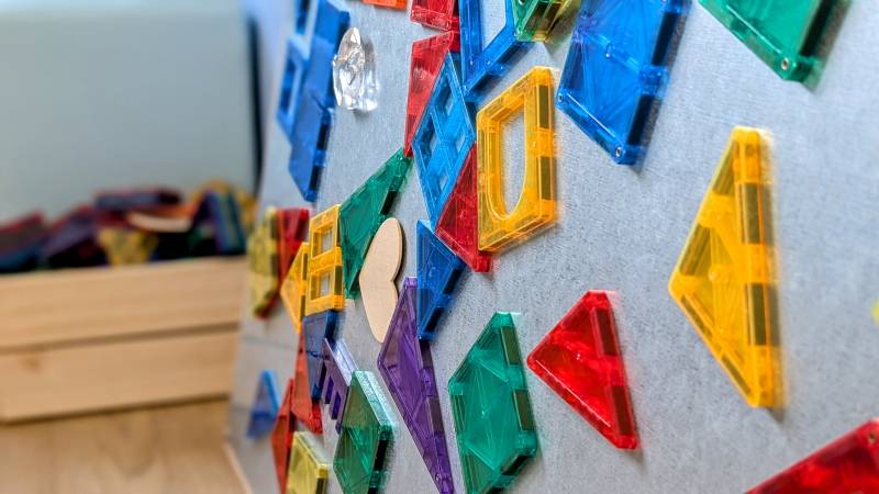 des activités variées pour stimuler le développement du bébé chez Pomélou Bourgoin-Jallieu